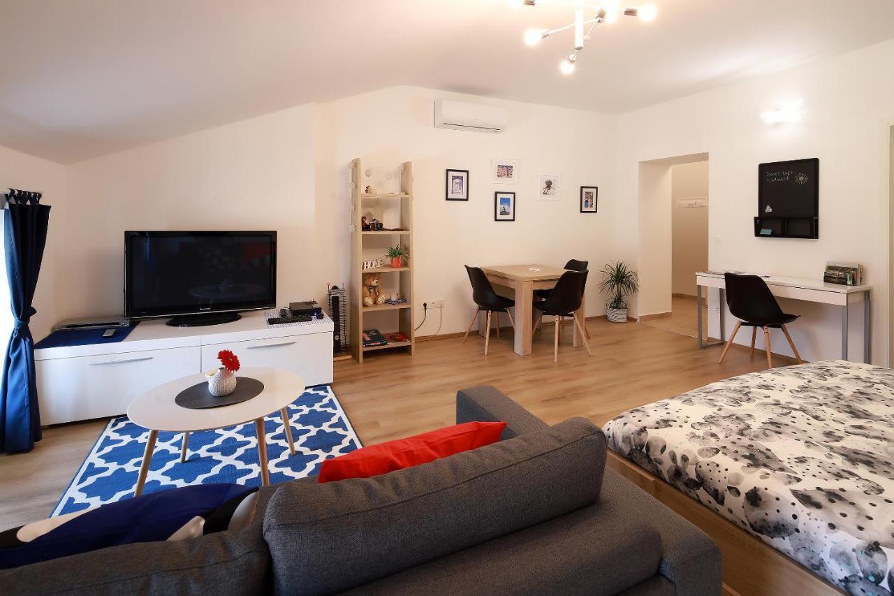 Sweet Loft Apartment "Blue" In Rijeka Center Esterno foto